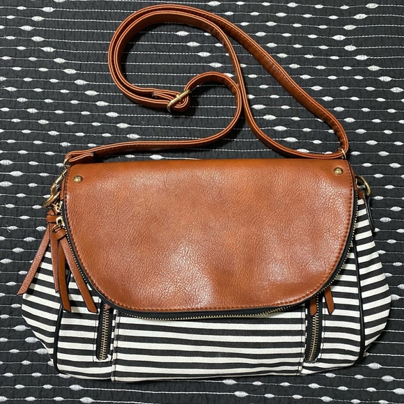 Multifunctional Crossbody - Picture 4 of 10